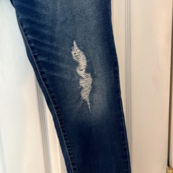 Women’s distressed high rise jegging jeans - Picture 3 of 5